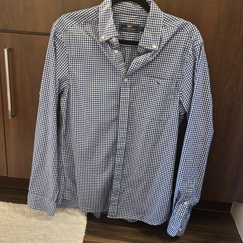 Men’s Vineyard Vines button down shirt